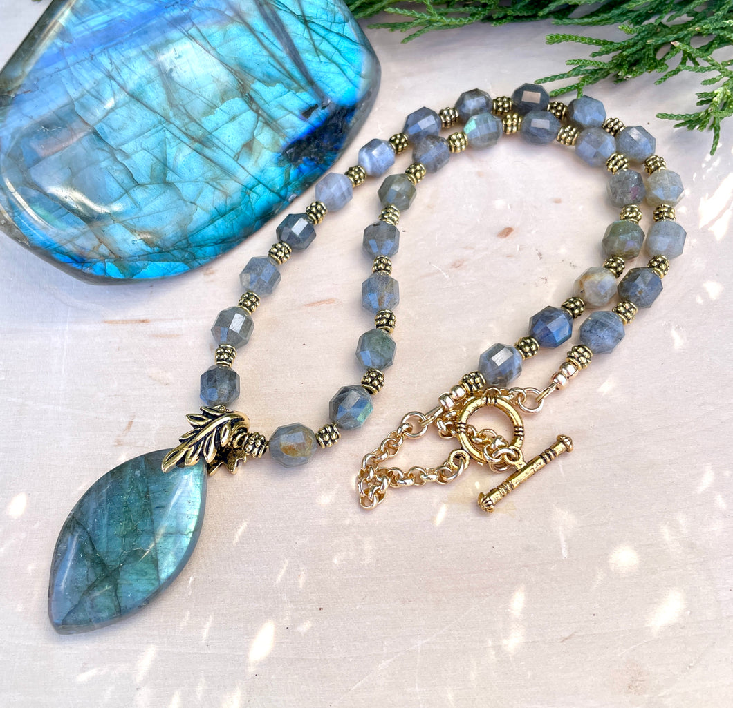 Flashy LABRADORITE PENDANT NECKLACE with Gold Accents, 18